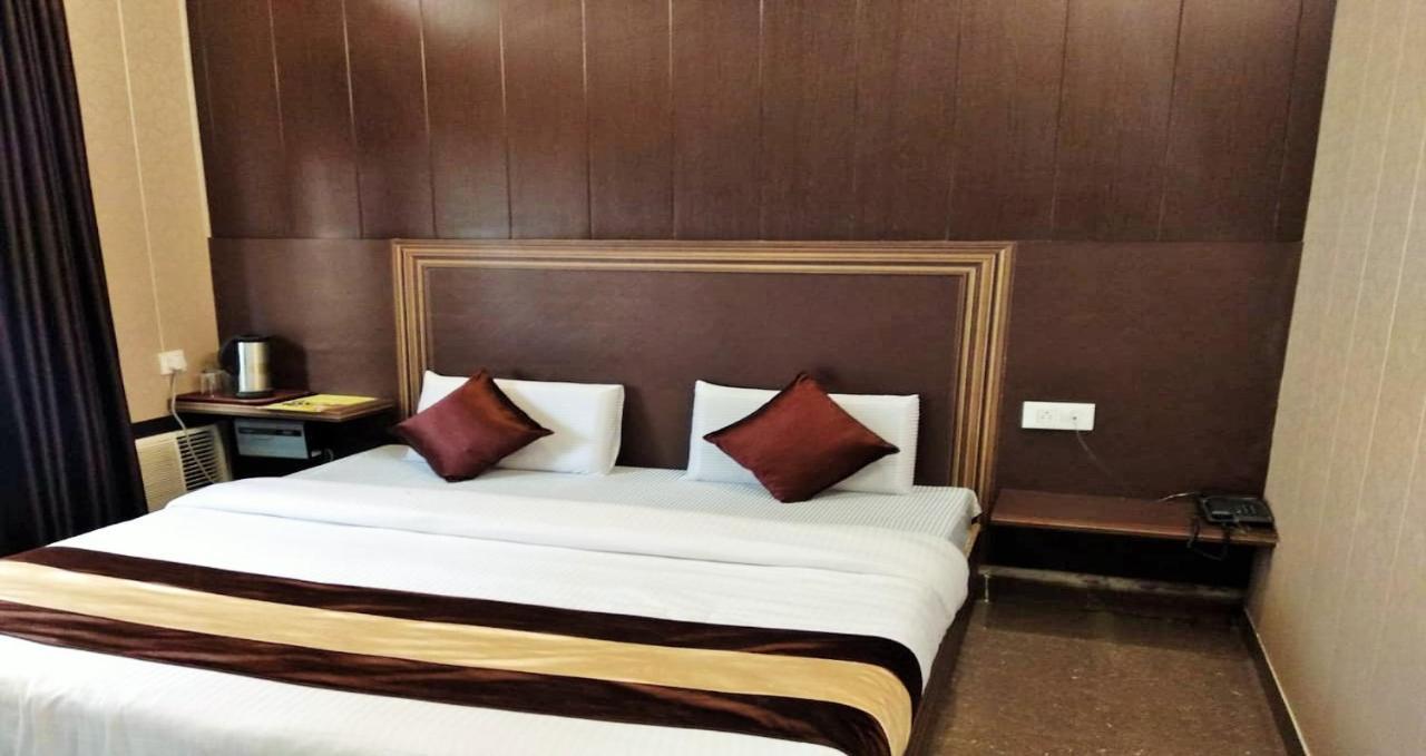 Grg Pardesi Hotel Haridwār Exteriör bild